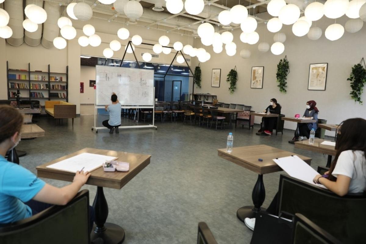 Başakşehir&rsquo;de gen&ccedil; kalemler g&uuml;zel sanatlara hazırlanıyor