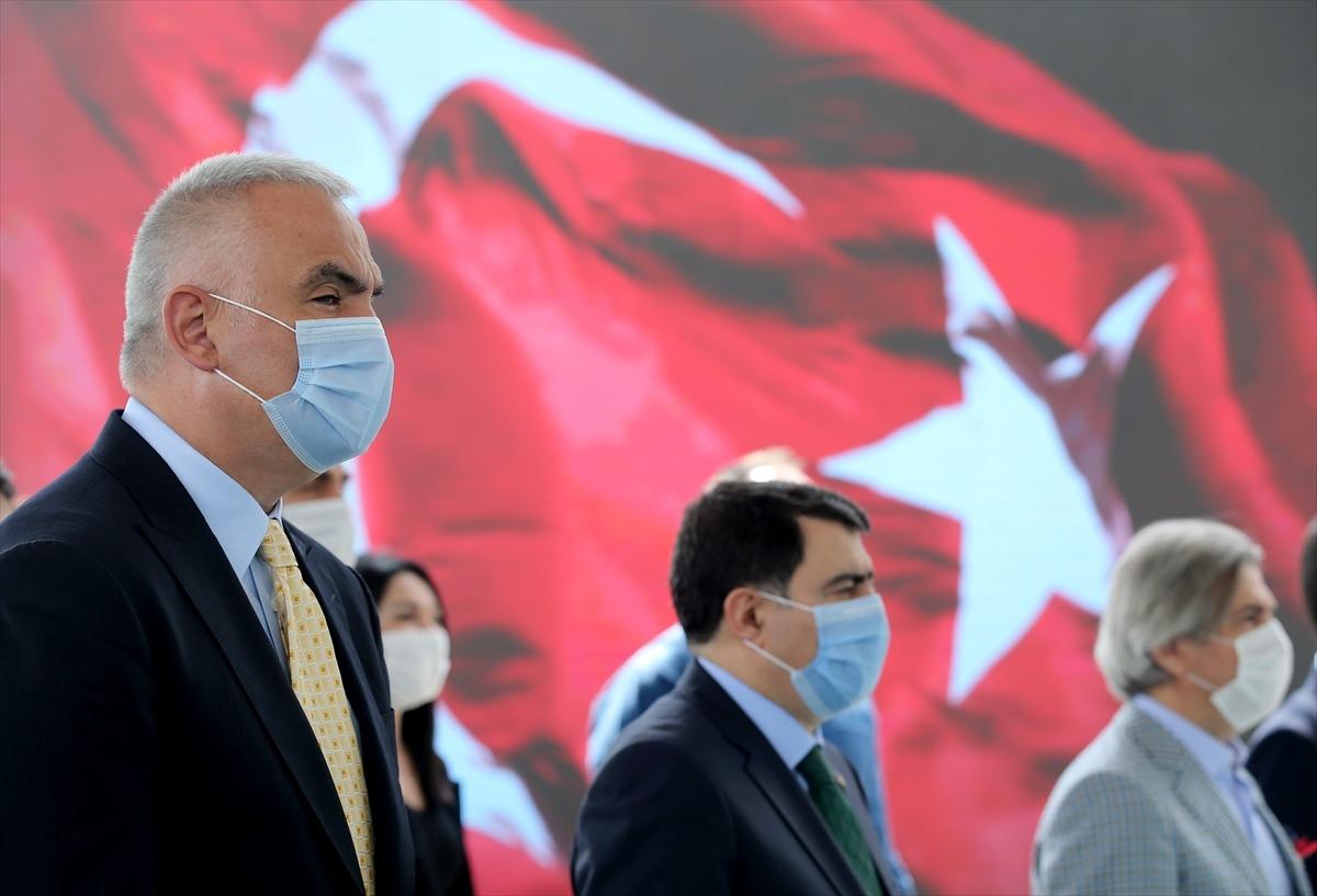 K&uuml;lt&uuml;r ve Turizm Bakanı Ersoy, T&uuml;rkiye'nin ilk &uuml;&ccedil; AVM k&uuml;t&uuml;phanesinin a&ccedil;ılışında konuştu: