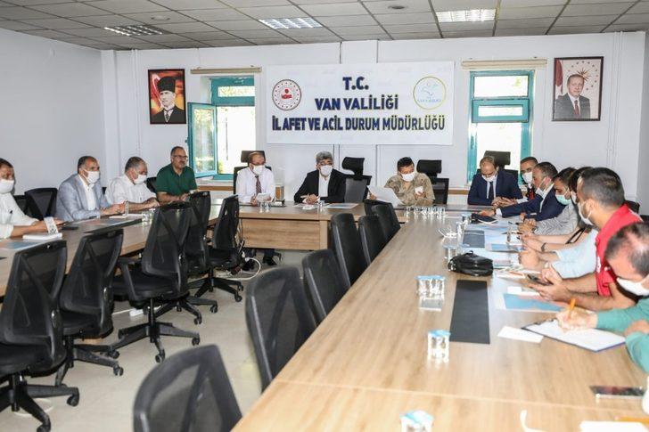 Depremzedelere çadır ve yemek desteği G1