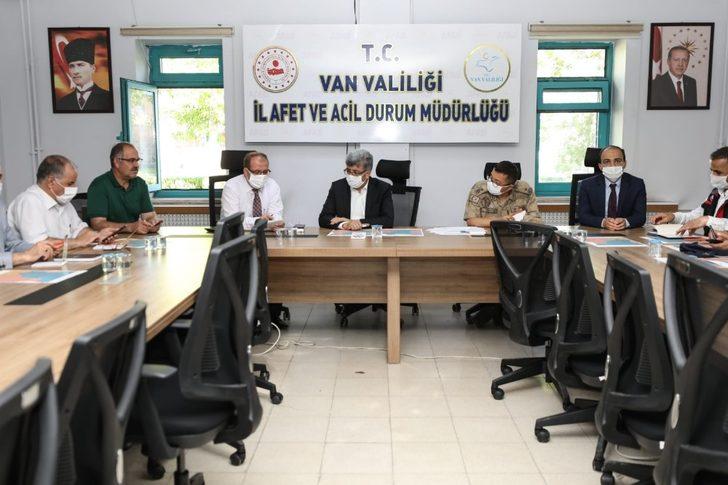 Depremzedelere çadır ve yemek desteği G3