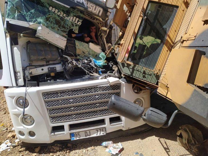 Askeri araçla tır çarpıştı: 1 yaralı G1