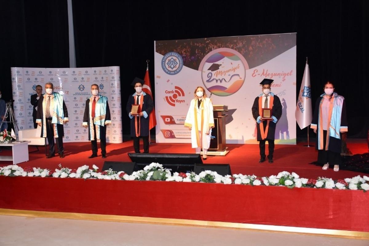 MT&Uuml;&rsquo;de E-mezuniyet t&ouml;reni ve E-konser ger&ccedil;ekleşti