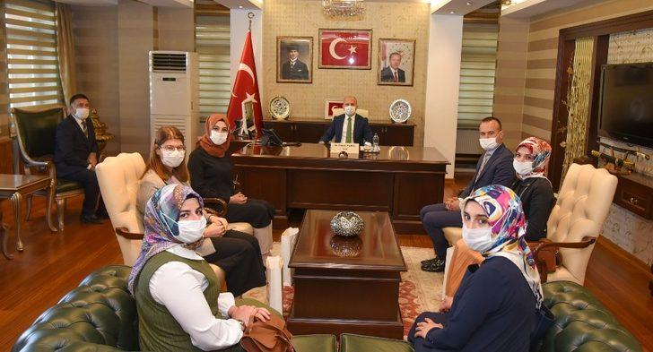 Ağrı’ya yeni atanan öğretmenler, Vali Varol’u makamında ziyaret etti G1