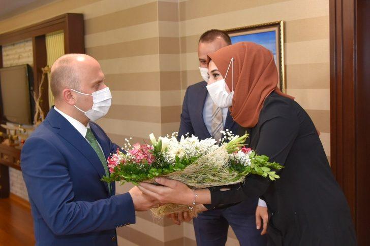 Ağrı’ya yeni atanan öğretmenler, Vali Varol’u makamında ziyaret etti G4