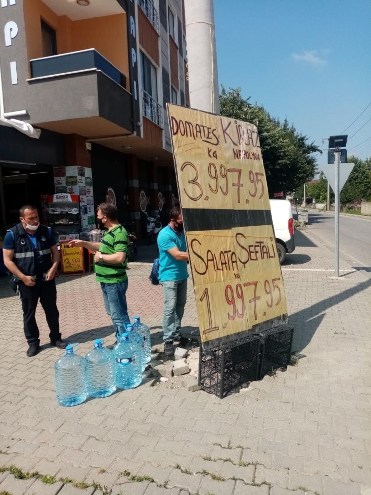 D&uuml;zce&rsquo;de kaldırım işgaline karşı denetimler s&uuml;r&uuml;yor