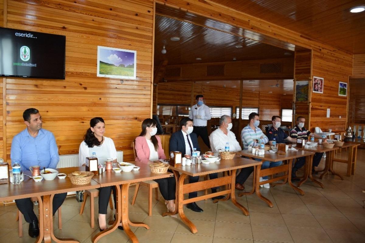 Yenice İl&ccedil;e Jandarma Komutanına veda yemeği yapıldı