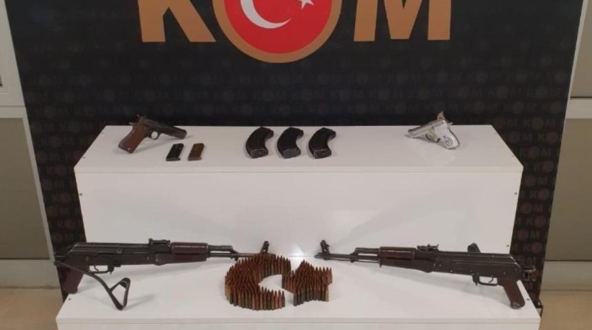 Muş&rsquo;ta silah ve m&uuml;himmat ele ge&ccedil;irildi