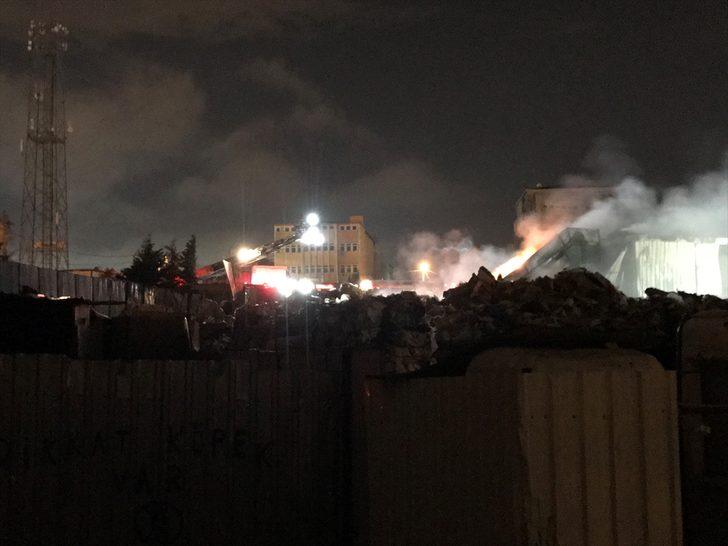 İstanbul'da katı atık merkezinde yangın G2