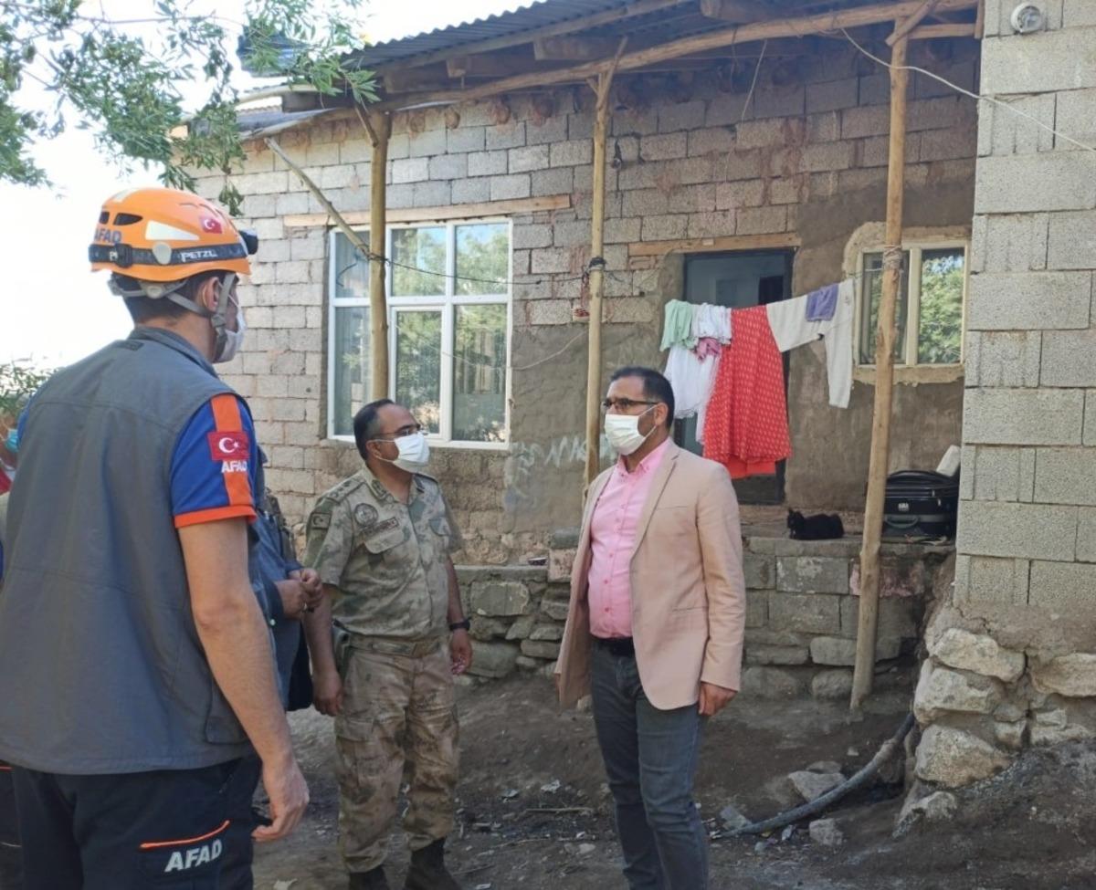 Kaymakam Sayar deprem b&ouml;lgesinde