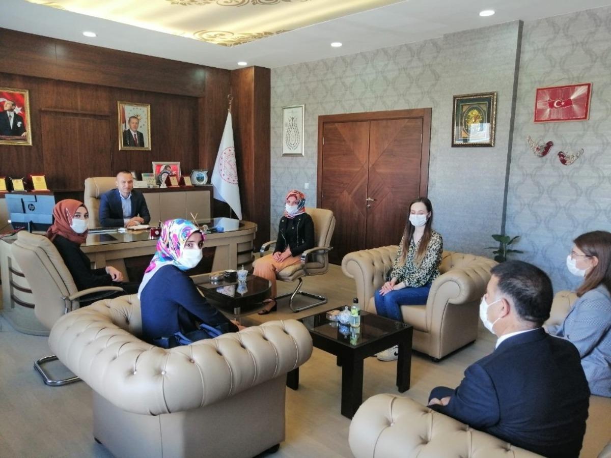 Ağrı Milli Eğitim M&uuml;d&uuml;r&uuml; Tekin, yeni atanan &ouml;ğretmenleri makamında misafir etti