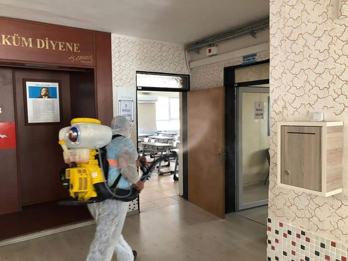 Ceyhan&rsquo;da okullar YKS i&ccedil;in dezenfekte edildi