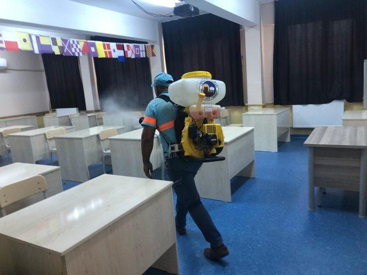 Ceyhan’da okullar YKS için dezenfekte edildi G3