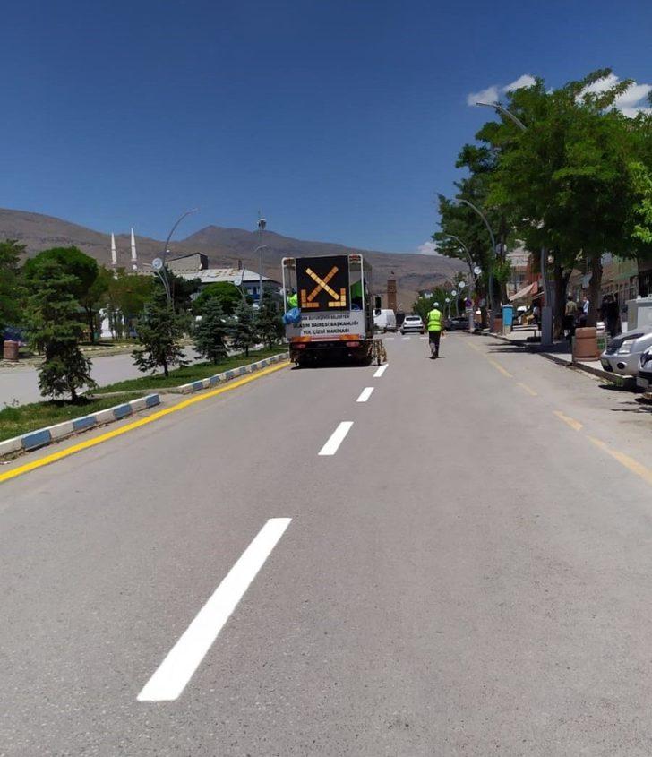 Muradiye’de yol çizgileri yenilendi G3