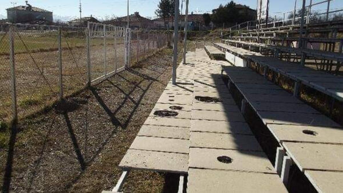 Ak&ccedil;adağ yeni futbol sahasına kavuşacağı g&uuml;n&uuml; bekliyor