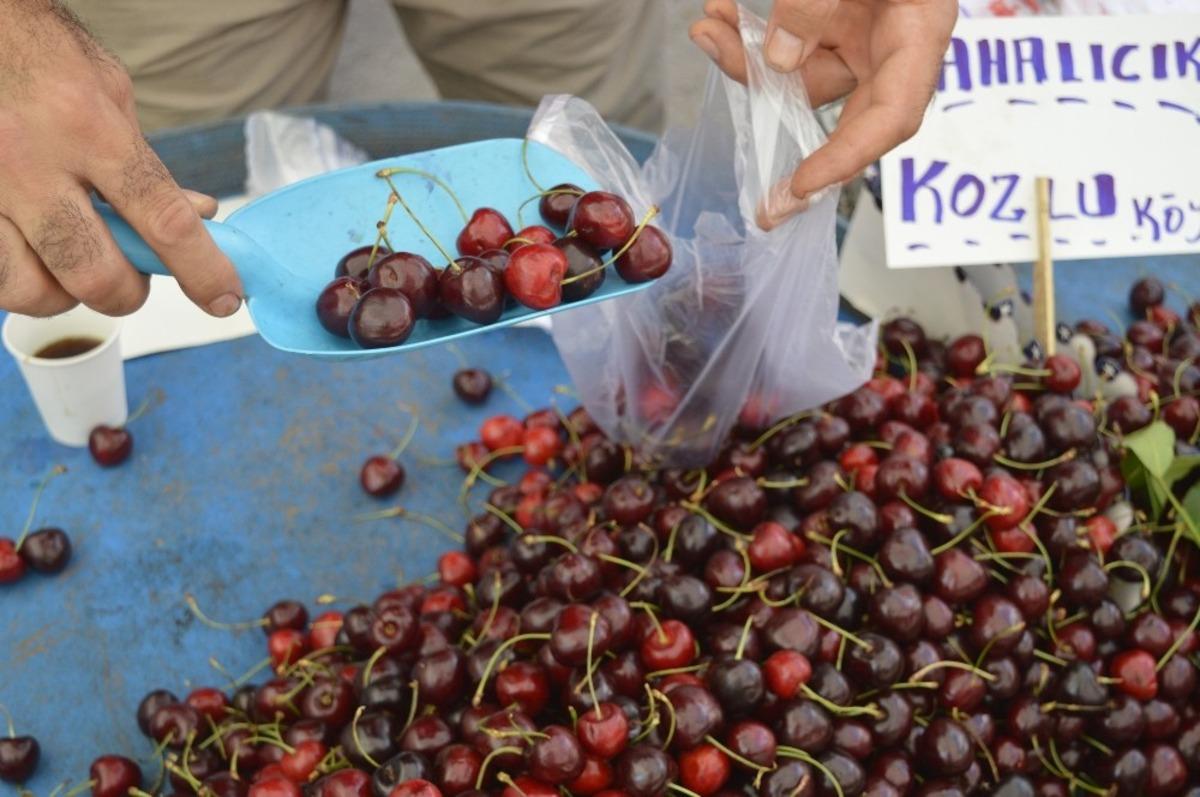 Hem hava şartları hem de Korona vir&uuml;s kiraz satıcılarını vurdu