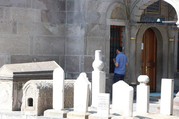 Türbelerde ’YKS’ yoğunluğu G1