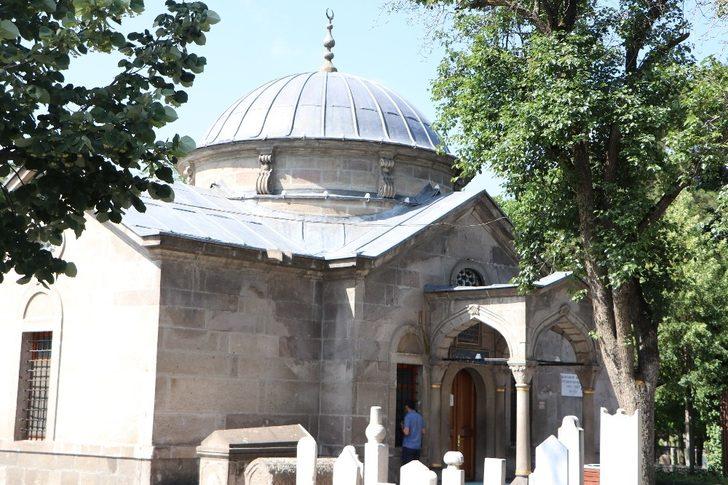 Türbelerde ’YKS’ yoğunluğu G4