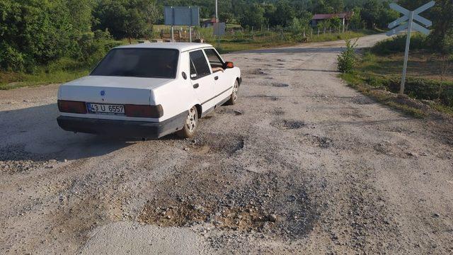 Yol değil adeta köstebek yuvası