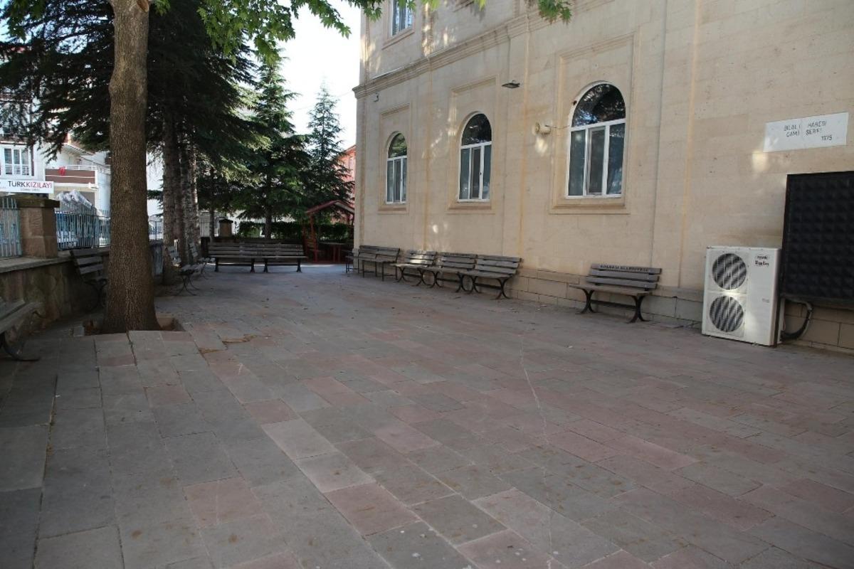 G&ouml;lbaşı Belediyesi camileri onarıyor