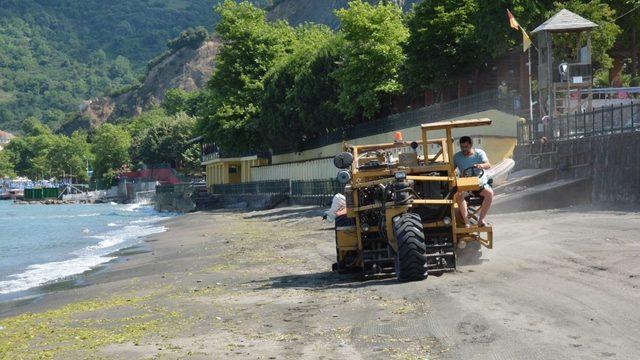 Kdz. Ereğli Belediyesi plajlarda temizlik çalışması yaptı