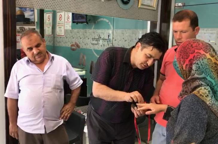 Söz yüzüğü törenini kuyumcuda yaptılar G2