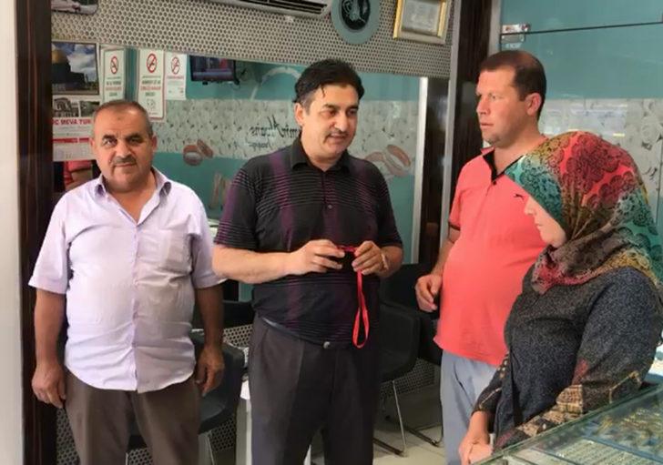 Söz yüzüğü törenini kuyumcuda yaptılar G4