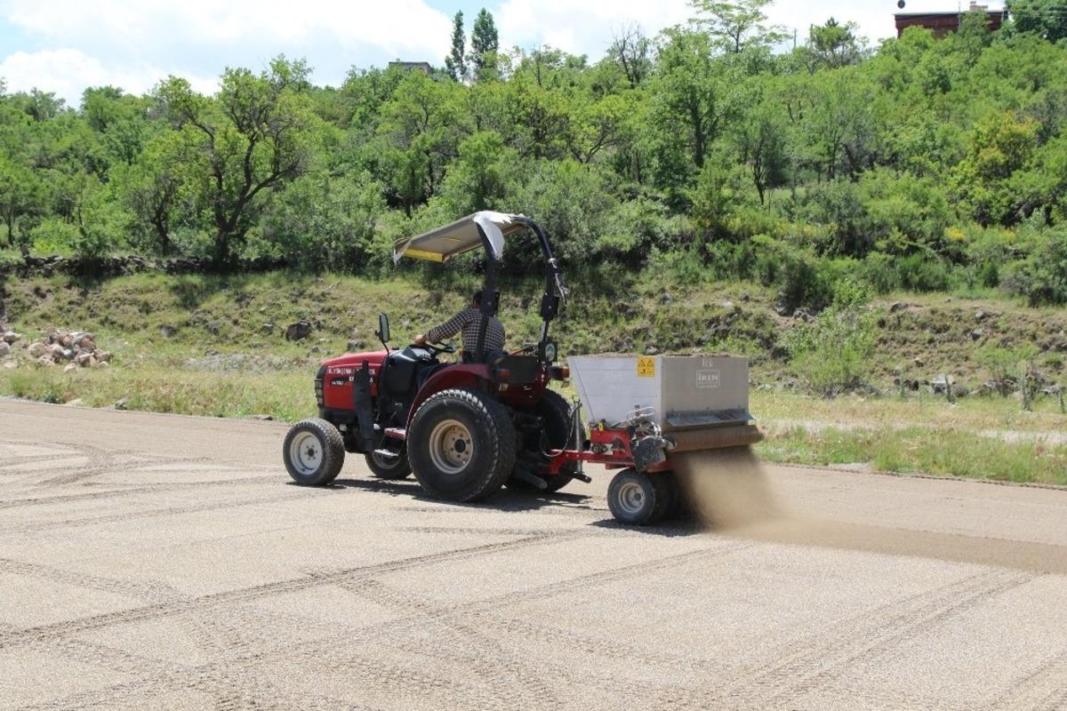 Hacılar Stadyumu&rsquo;nda &ccedil;imler ekildi