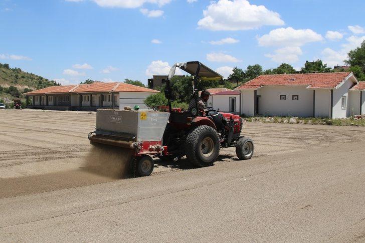 Hacılar Stadyumu’nda çimler ekildi G5