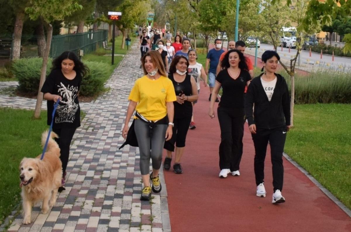 Nil&uuml;ferliler sağlık i&ccedil;in y&uuml;r&uuml;yor
