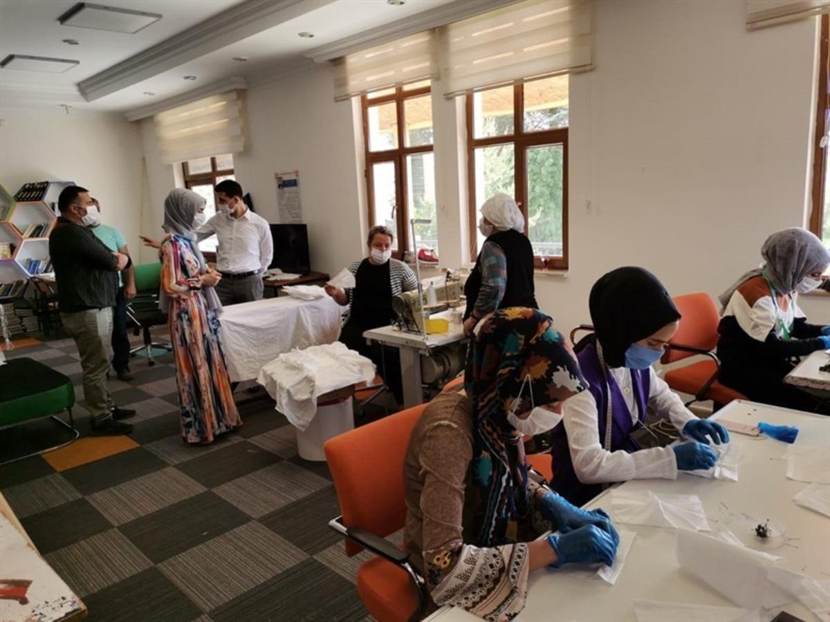 P&uuml;t&uuml;rge&rsquo;de de maske &uuml;retiliyor