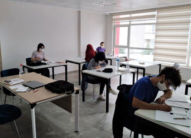 Osmangazi’de öğrenciler sınava Bilgi Evleri’nde hazırlandı