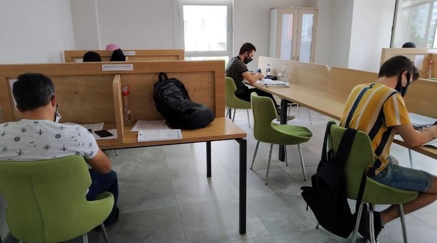 Osmangazi&rsquo;de &ouml;ğrenciler sınava Bilgi Evleri&rsquo;nde hazırlandı