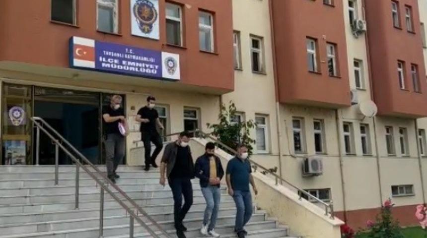 Uyuşturucudan aranan kişi &ccedil;ıkarıldığı mahkemece tutuklandı