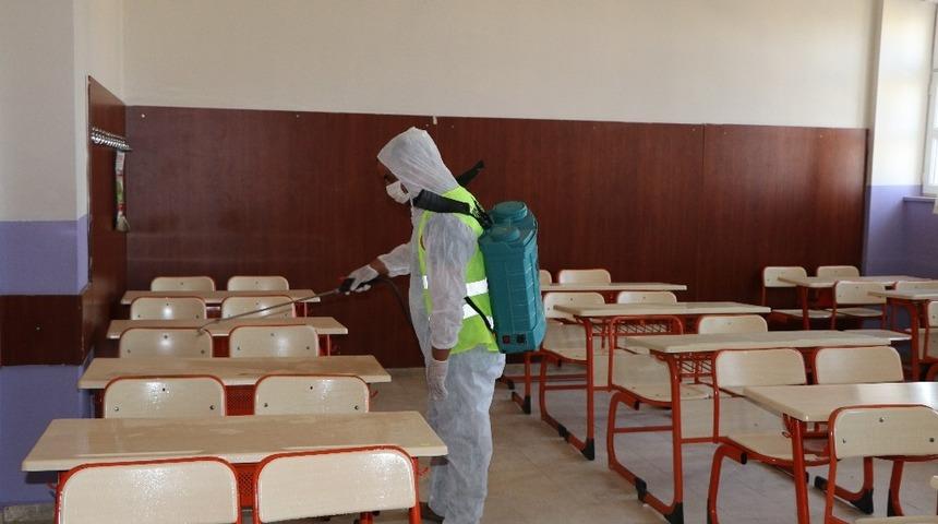 Viranşehir de sınav &ouml;ncesi okullar dezenfekte edildi