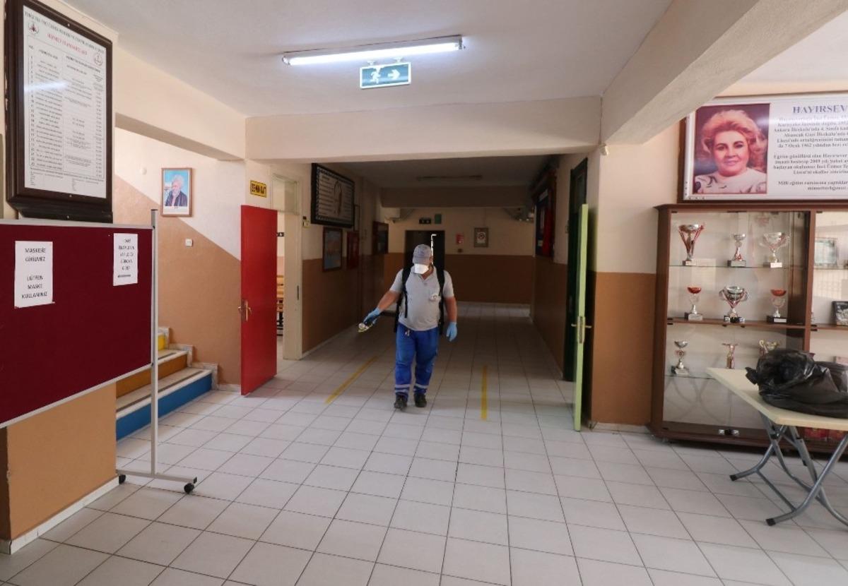 YKS &ouml;ncesi sınav yerleri dezenfekte edildi