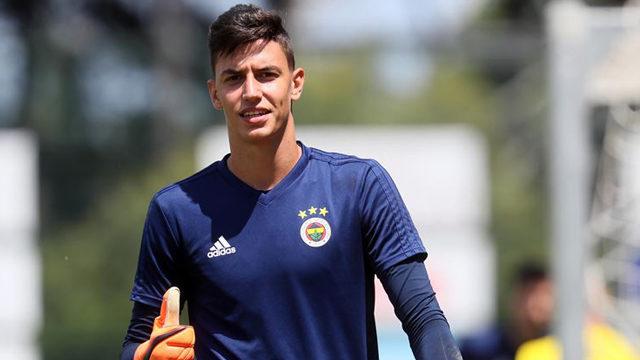 Fenerbahçe Berke Özer'in 1 yıl daha kiralandığını duyurdu