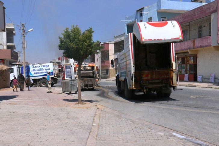 Akçakale de çöp konteynerleri yıkanarak dezenfekte edildi G3