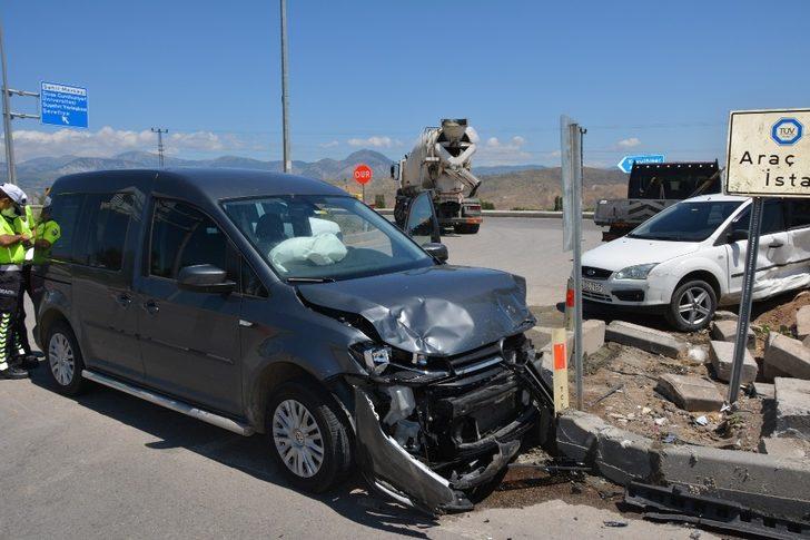 Bir gün arayla aynı yerde ikinci kaza: 4 yaralı G1