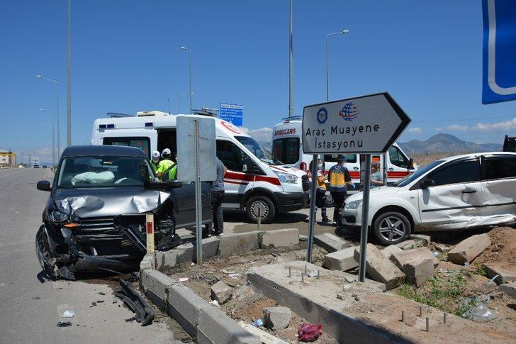 Bir gün arayla aynı yerde ikinci kaza: 4 yaralı G5