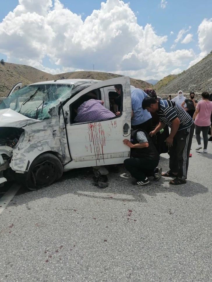 Erzincan’da trafik kazası: 4 yaralı G3