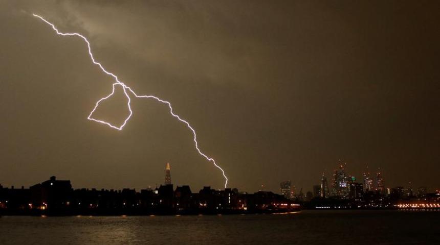 Dünyada kaydedilen en uzun yıldırım kaç km?