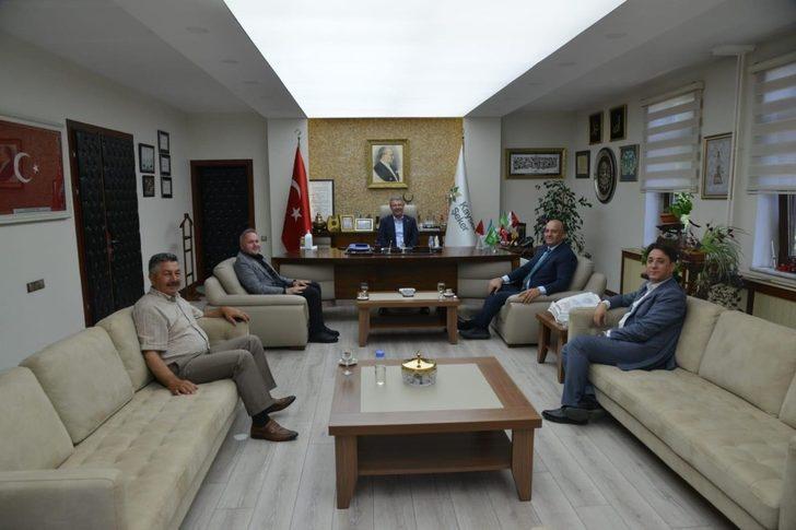 Başhekim Altıntop, Başkan Akay’a şilt takdim etti G4