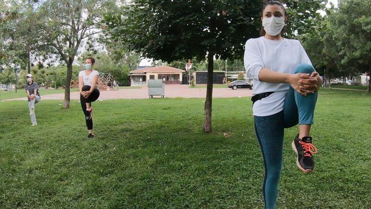 Beyoğlu’nda kadınların sosyal mesafeli sabah sporu G5