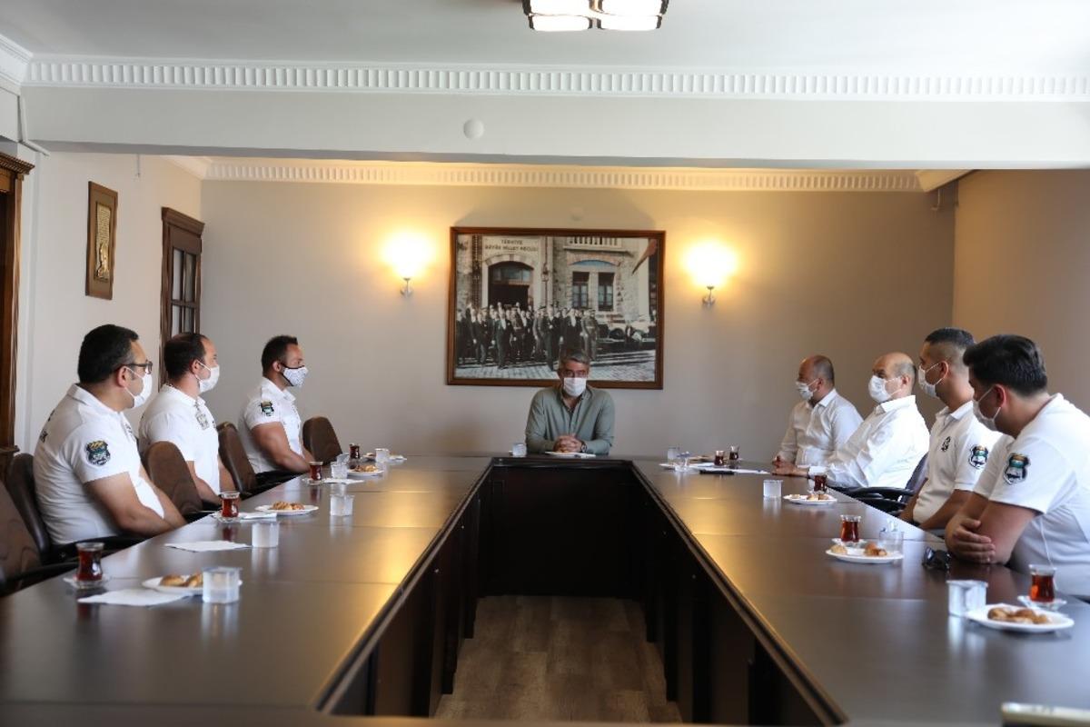 Başkan Oktay &ouml;zel g&uuml;venlik&ccedil;ileri unutmadı