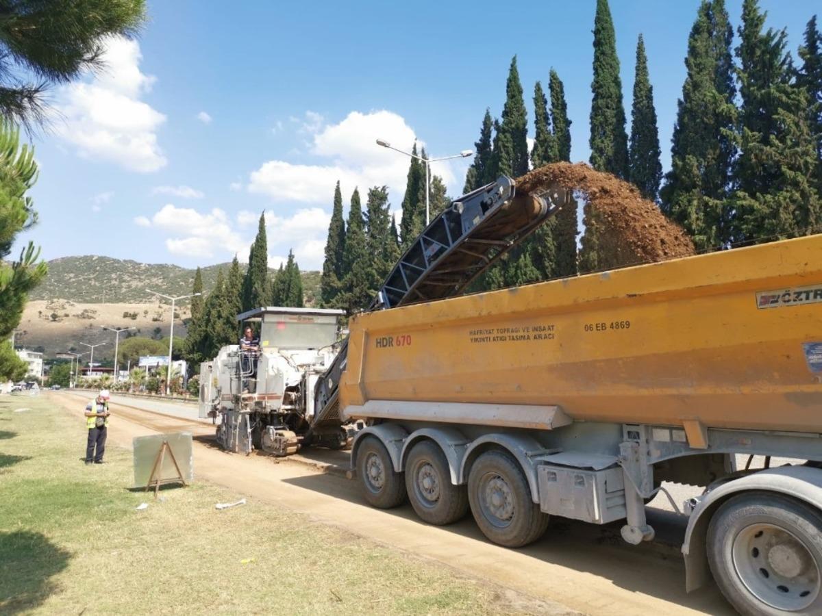 B&uuml;y&uuml;kşehir Esenk&ouml;y&rsquo;de sıcak asfalt &ccedil;alışması başlattı