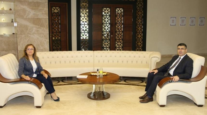 NEV&Uuml; kurucu Rekt&ouml;r&uuml; Kılı&ccedil;&rsquo;tan Rekt&ouml;r Aktekin&rsquo;e hayırlı olsun ziyareti