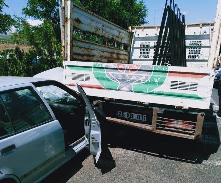 Bingöl’de trafik kazası, sıkışan sürücü kurtarıldı G3