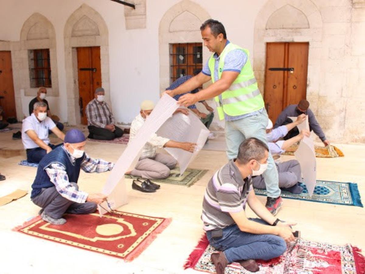 B&uuml;y&uuml;kşehir Belediyesi 100 bin seccade dağıttı