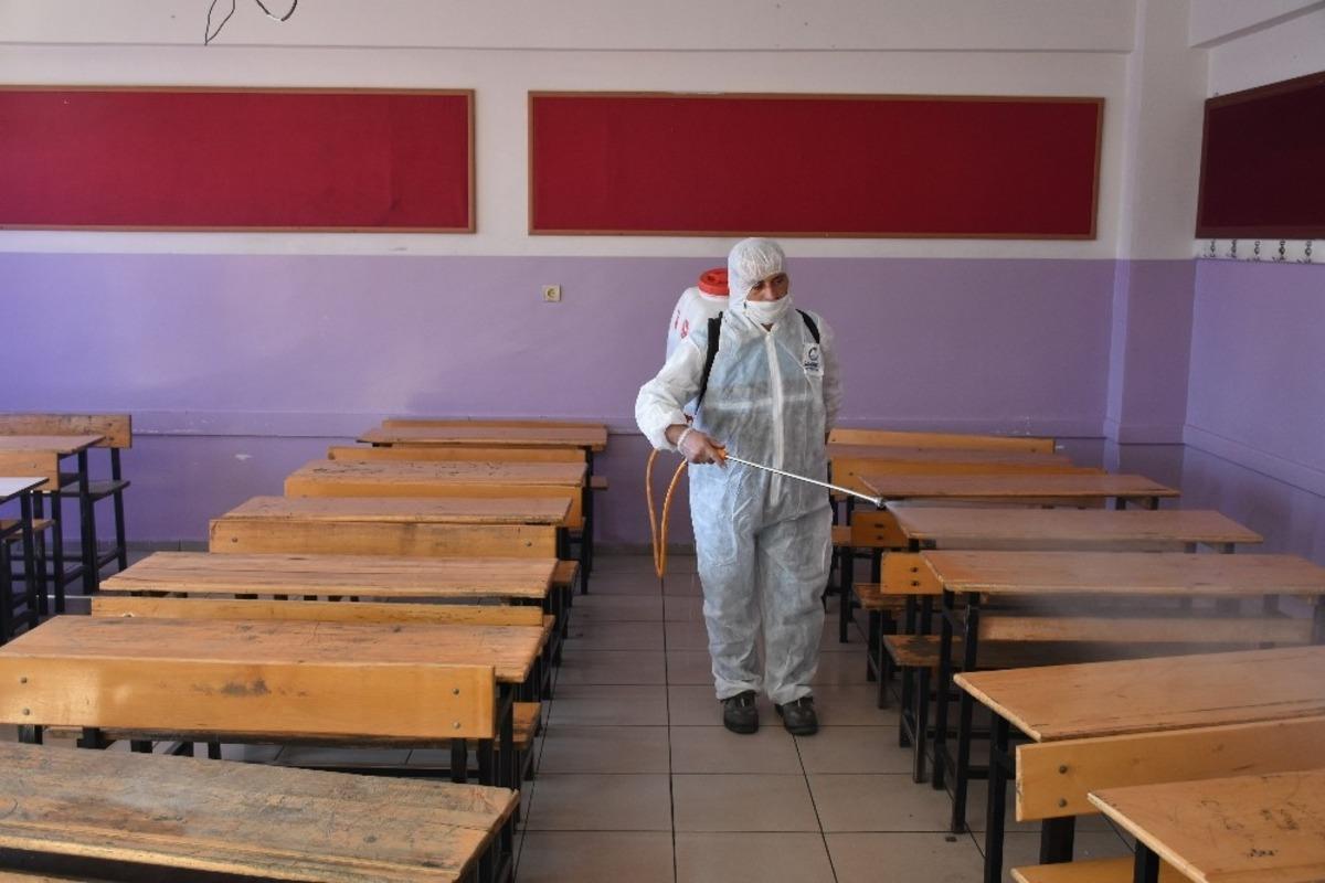 YKS &ouml;ncesinde okullar dezenfekte ediliyor