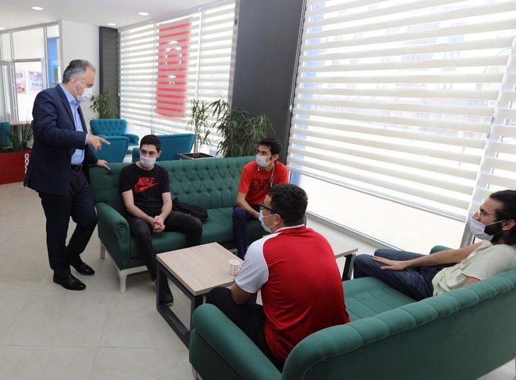 Üniversite adaylarına Başkan morali G3